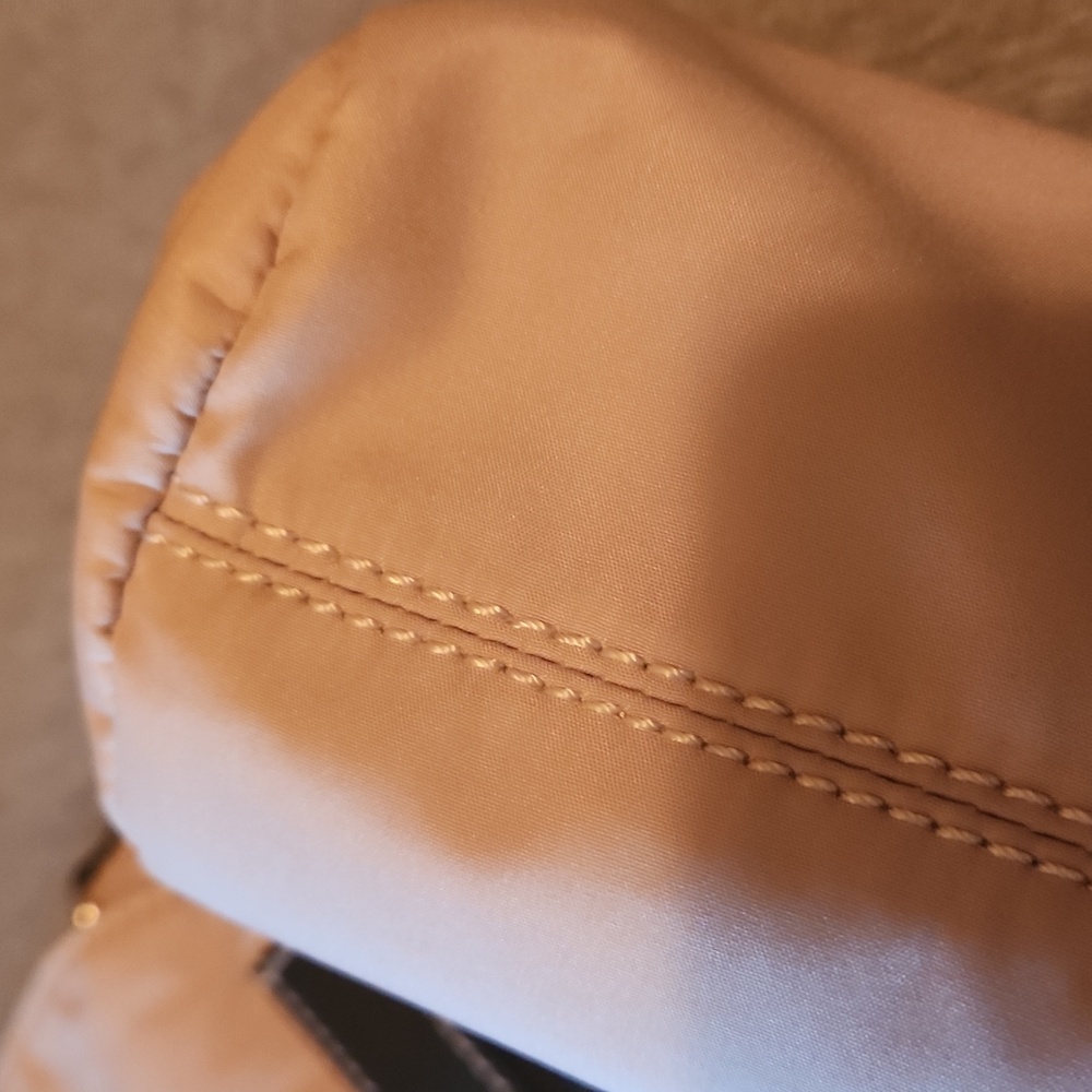 MAXX New York Cream Shoulder Bag - Picture 11 of 14